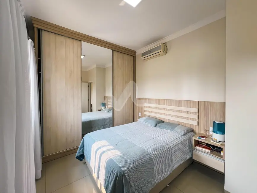 Casa com 3 quartos à venda, 197m2 em Jardim Gisela, Toledo - PR - imagem 7 Foto 7 de Casa com 3 quartos à venda, 197m2 em Jardim Gisela, Toledo - PR