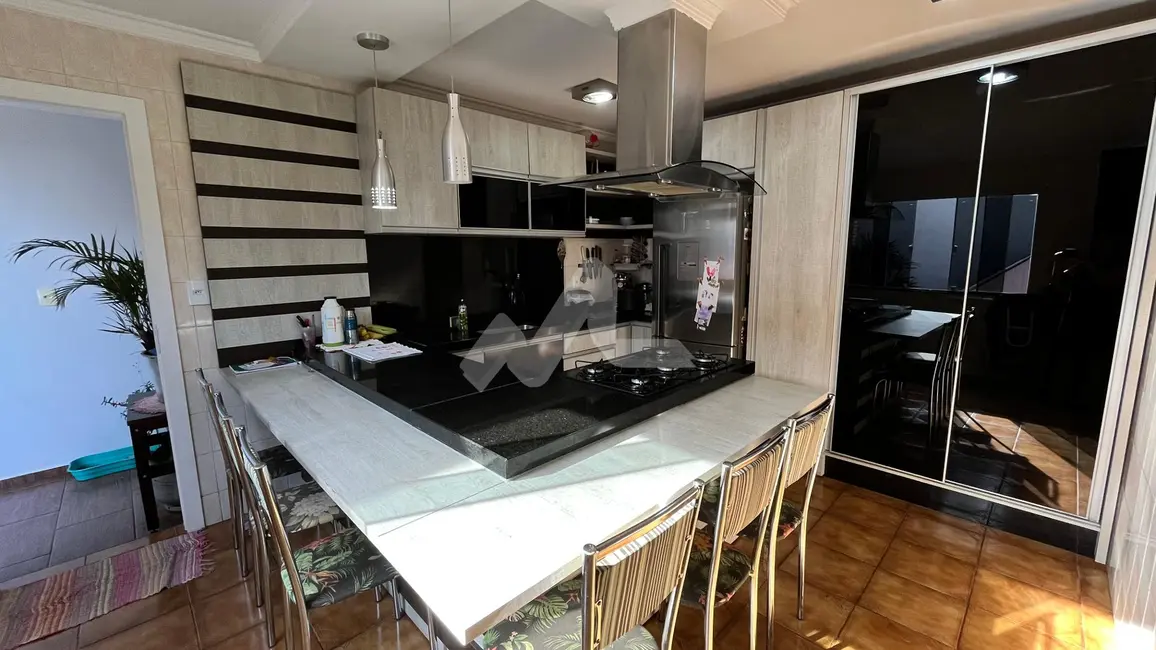 Casa com 2 quartos à venda, 270m2 em Jardim Gisela, Toledo - PR - imagem 7 Foto 7 de Casa com 2 quartos à venda, 270m2 em Jardim Gisela, Toledo - PR