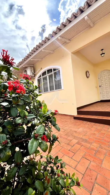 Casa com 3 quartos à venda, 231m2 em Jardim La Salle, Toledo - PR - imagem 4 Foto 4 de Casa com 3 quartos à venda, 231m2 em Jardim La Salle, Toledo - PR