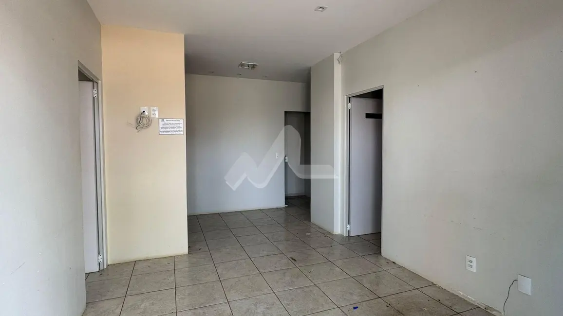 Sala Comercial para alugar, 140m2 em Centro, Toledo - PR - imagem 3 Foto 3 de Sala Comercial para alugar, 140m2 em Centro, Toledo - PR