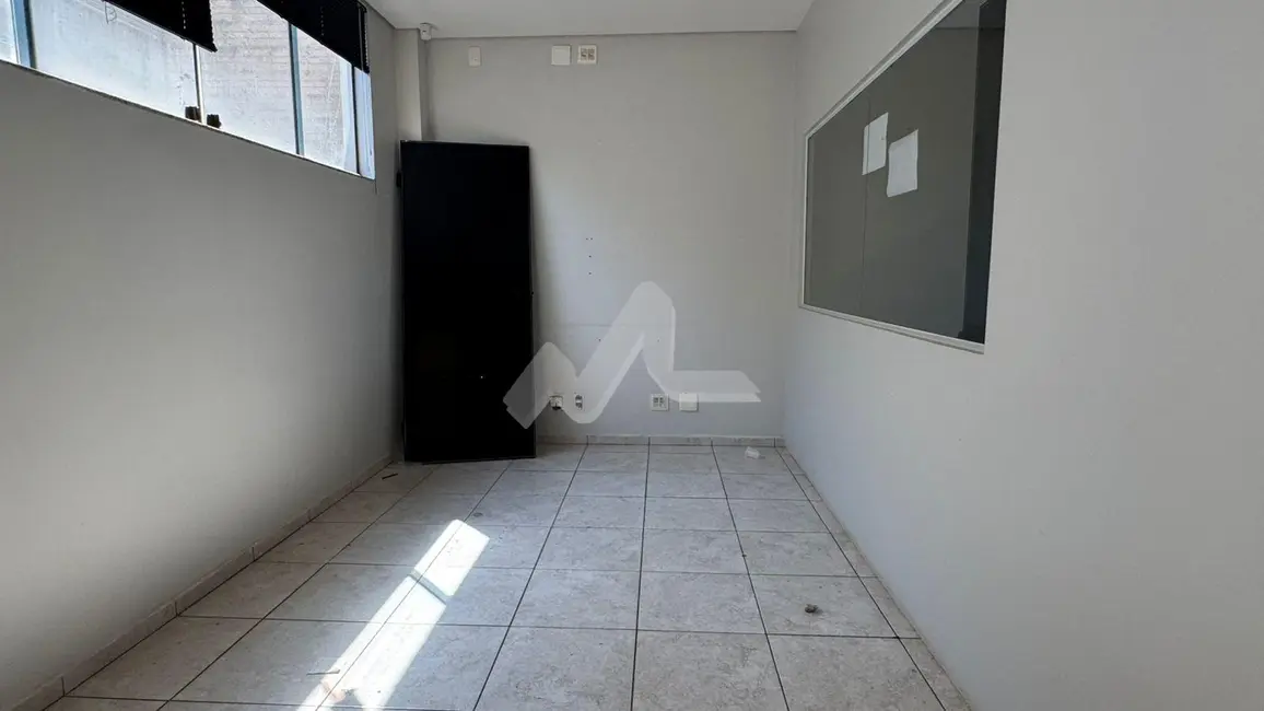 Sala Comercial para alugar, 140m2 em Centro, Toledo - PR - imagem 7 Foto 7 de Sala Comercial para alugar, 140m2 em Centro, Toledo - PR
