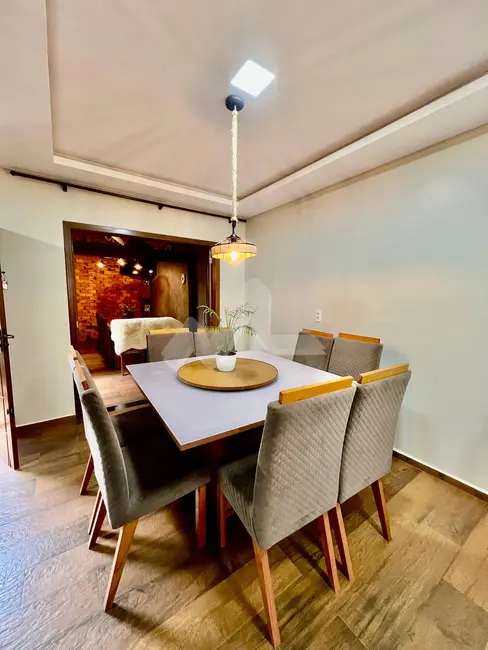 Casa com 2 quartos à venda, 167m2 em Toledo - PR - imagem 3 Foto 3 de Casa com 2 quartos à venda, 167m2 em Toledo - PR