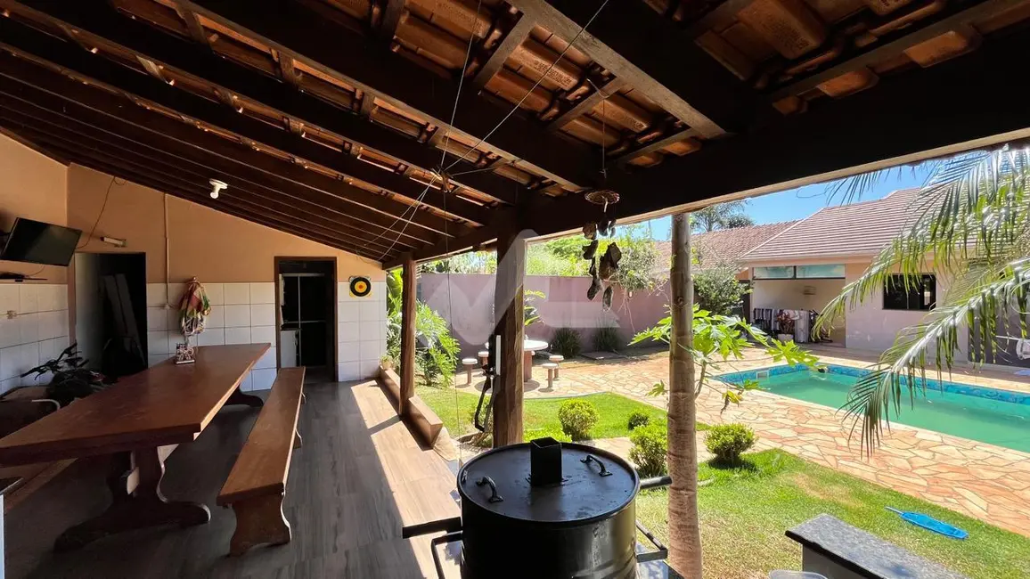 Foto 6 de Casa com 3 quartos para alugar, 203m2 em Vila Becker, Toledo - PR