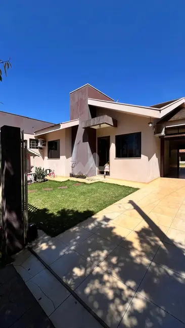 Foto 4 de Casa com 3 quartos para alugar, 203m2 em Vila Becker, Toledo - PR