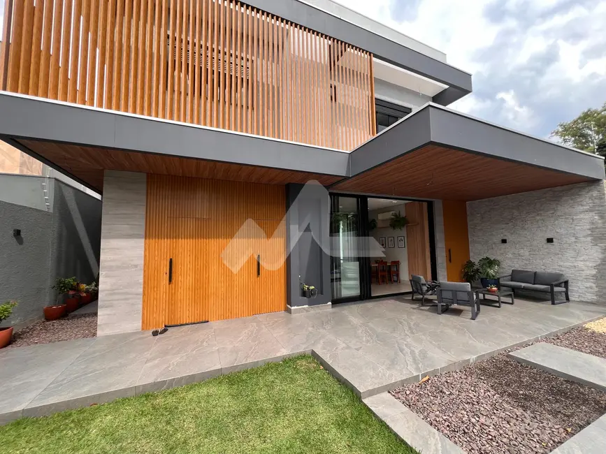 Foto 1 de Sobrado com 3 quartos à venda, 270m2 em Jardim Pancera, Toledo - PR