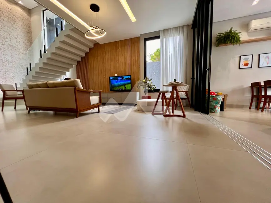 Foto 9 de Sobrado com 3 quartos à venda, 270m2 em Jardim Pancera, Toledo - PR