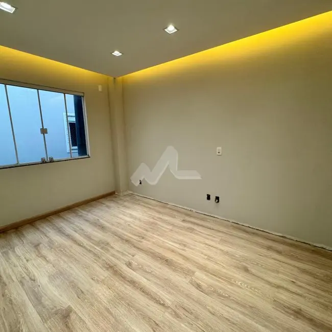 Sobrado com 2 quartos à venda, 133m2 em Jardim Gisela, Toledo - PR - imagem 8 Foto 8 de Sobrado com 2 quartos à venda, 133m2 em Jardim Gisela, Toledo - PR