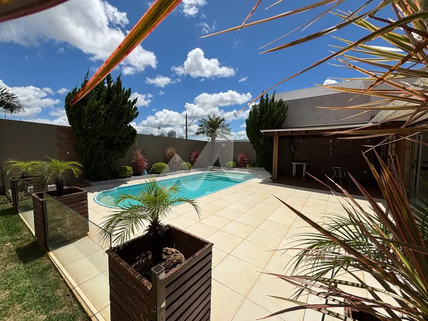 Casa com 2 quartos à venda, 154m2 em Jardim Pancera, Toledo - PR - imagem 1 Foto 1 de Casa com 2 quartos à venda, 154m2 em Jardim Pancera, Toledo - PR