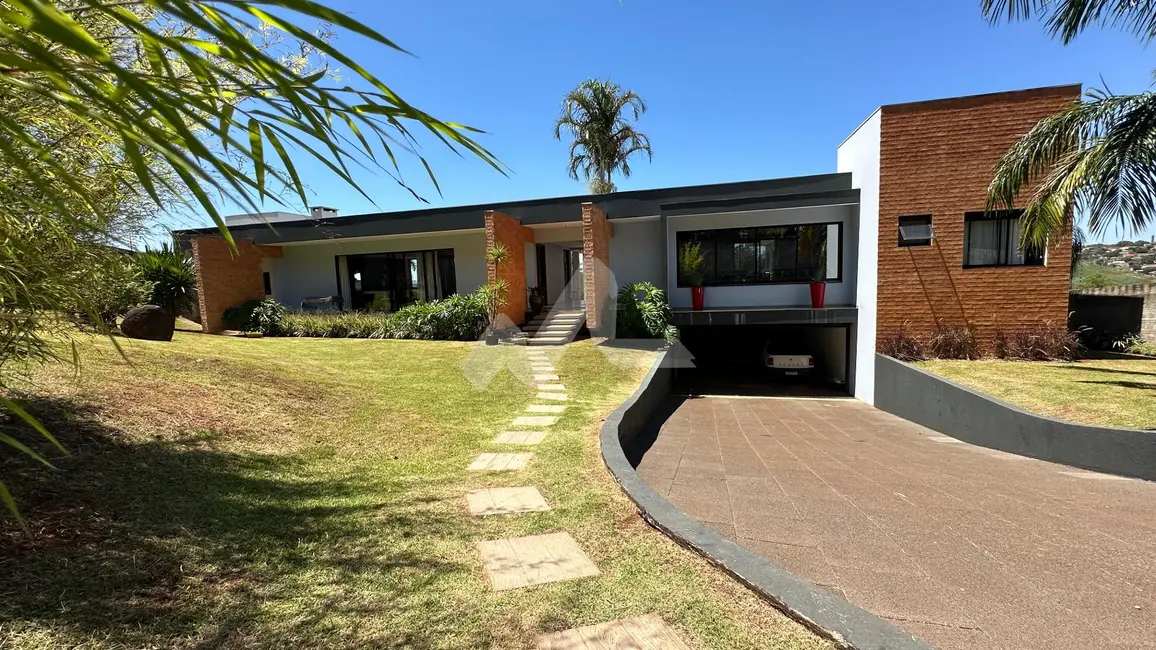 Foto 1 de Casa com 3 quartos à venda, 500m2 em Toledo - PR