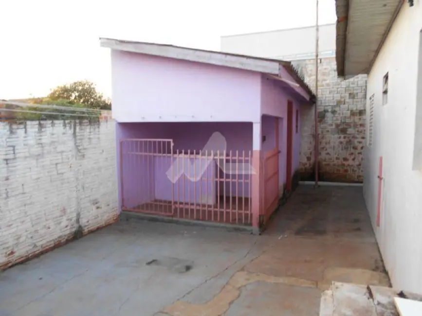 Foto 3 de Casa com 2 quartos para alugar, 120m2 em Jardim Pancera, Toledo - PR