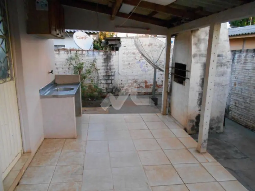 Foto 4 de Casa com 2 quartos para alugar, 120m2 em Jardim Pancera, Toledo - PR