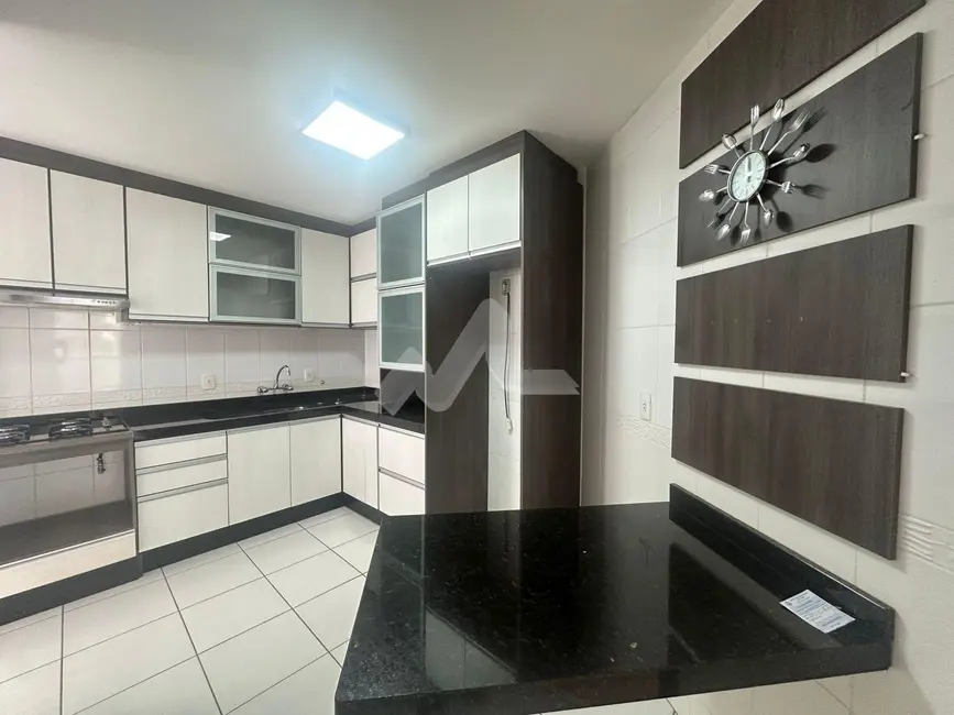 Apartamento com 2 quartos para alugar, 128m2 em Centro, Toledo - PR - imagem 5 Foto 5 de Apartamento com 2 quartos para alugar, 128m2 em Centro, Toledo - PR