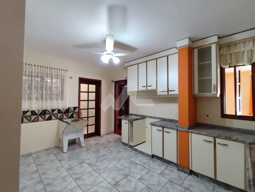 Apartamento com 2 quartos para alugar, 103m2 em Jardim Concórdia, Toledo - PR - imagem 4 Foto 4 de Apartamento com 2 quartos para alugar, 103m2 em Jardim Concórdia, Toledo - PR
