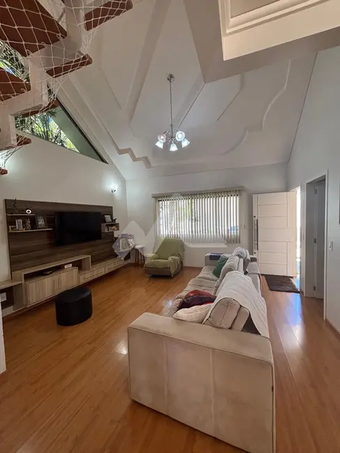 Foto 4 de Casa com 3 quartos à venda, 261m2 em Centro, Toledo - PR