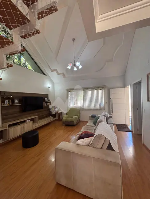 Foto 5 de Casa com 3 quartos à venda, 261m2 em Centro, Toledo - PR