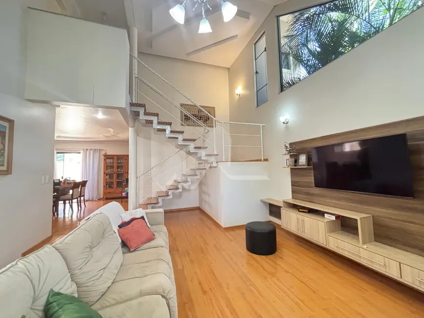 Foto 1 de Casa com 3 quartos à venda, 261m2 em Centro, Toledo - PR