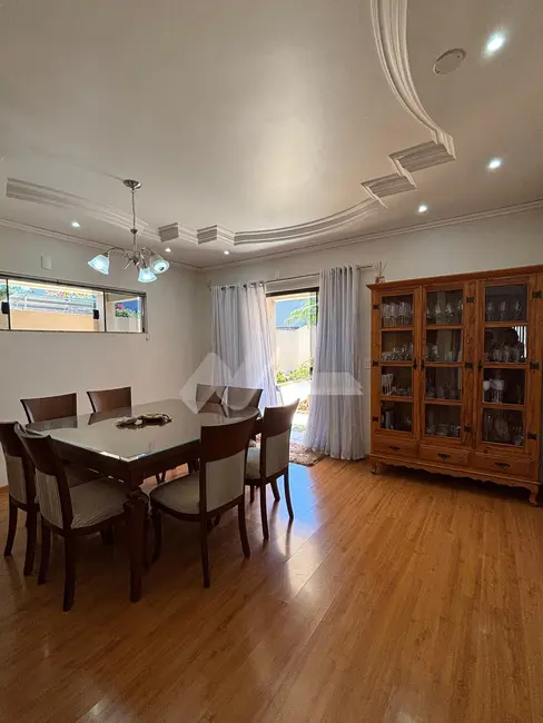 Foto 9 de Casa com 3 quartos à venda, 261m2 em Centro, Toledo - PR