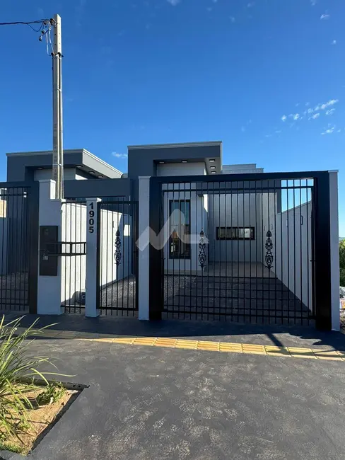 Foto 1 de Casa com 2 quartos à venda, 76m2 em Jardim Coopagro, Toledo - PR