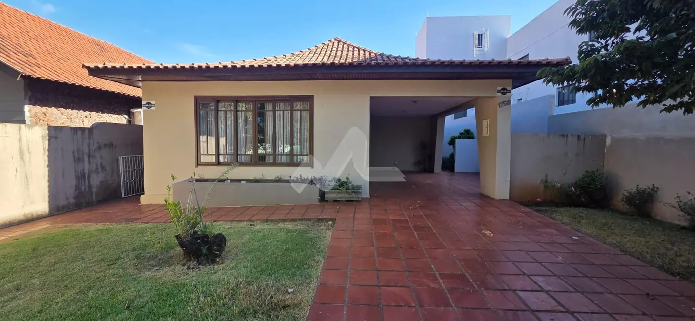 Foto 2 de Casa com 2 quartos à venda, 230m2 em Centro, Toledo - PR