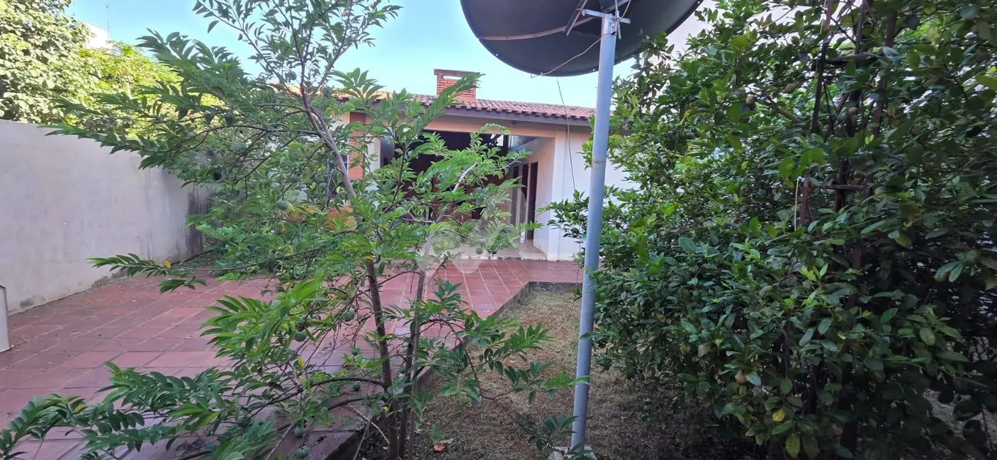 Foto 9 de Casa com 2 quartos à venda, 230m2 em Centro, Toledo - PR