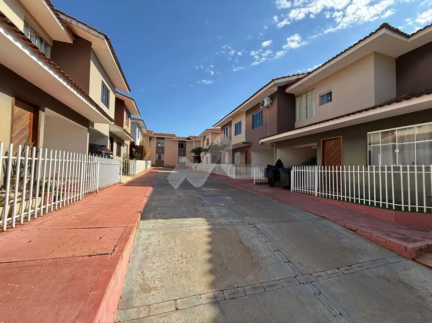 Foto 2 de Sobrado com 2 quartos à venda, 90m2 em Centro, Toledo - PR