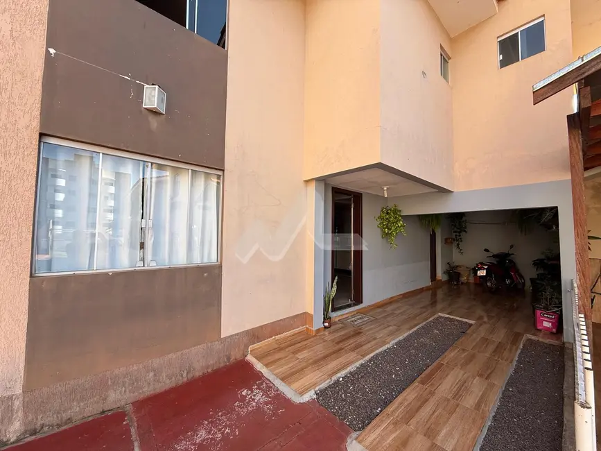 Foto 3 de Sobrado com 2 quartos à venda, 90m2 em Centro, Toledo - PR