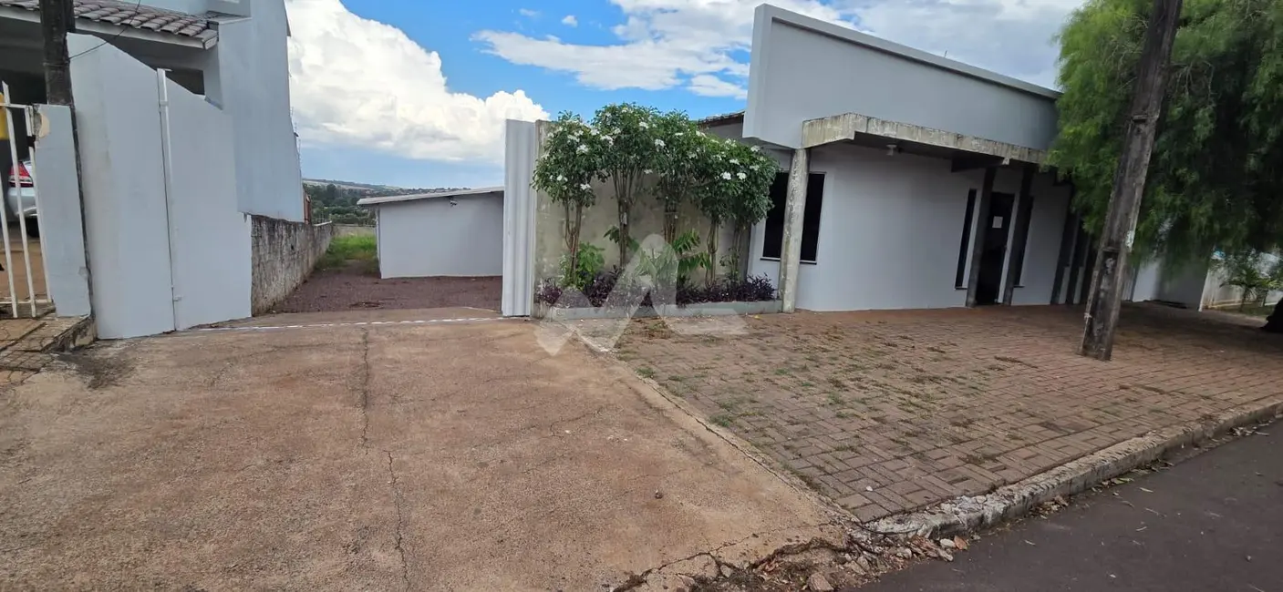 Foto 1 de Armazém / Galpão à venda, 490m2 em Centro, Toledo - PR