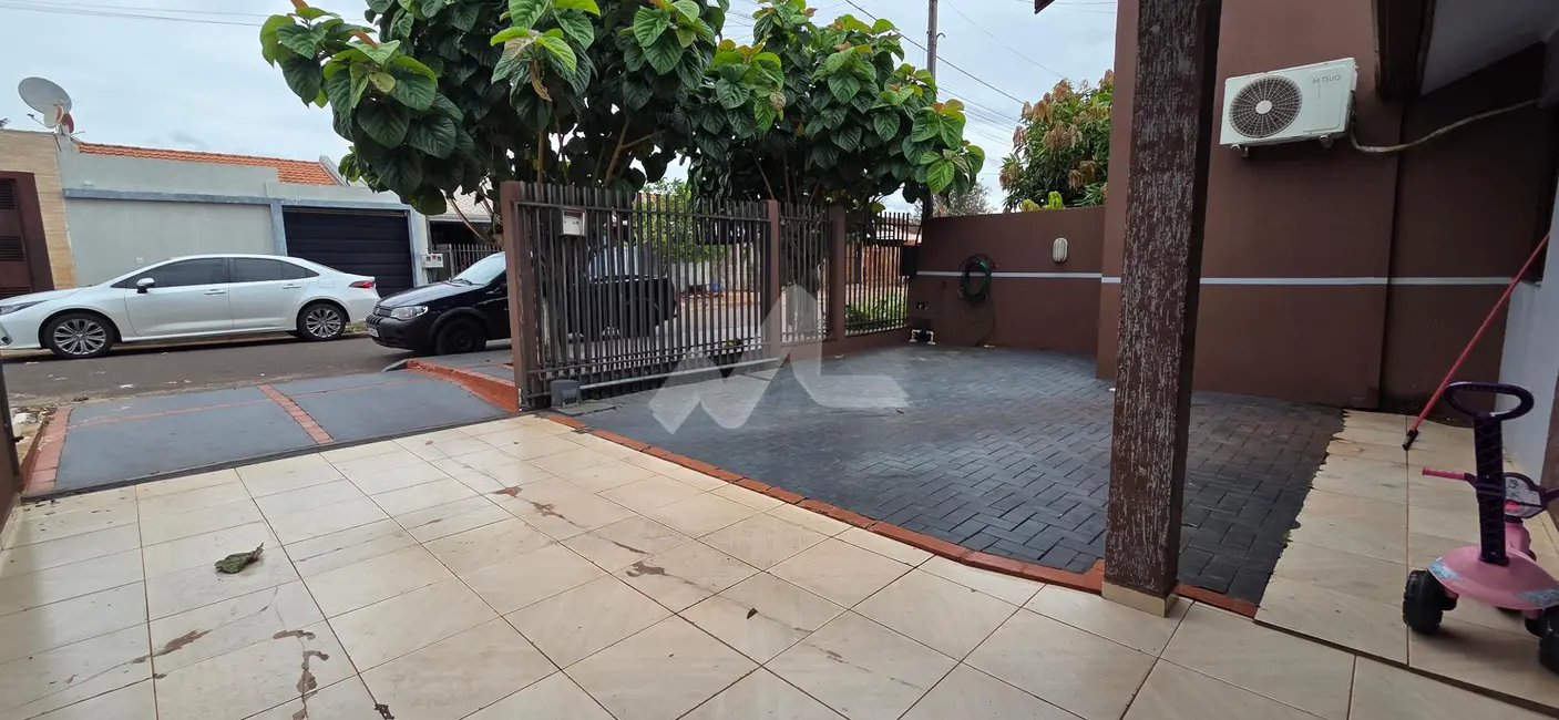 Foto 3 de Casa com 2 quartos à venda, 110m2 em Jardim Coopagro, Toledo - PR