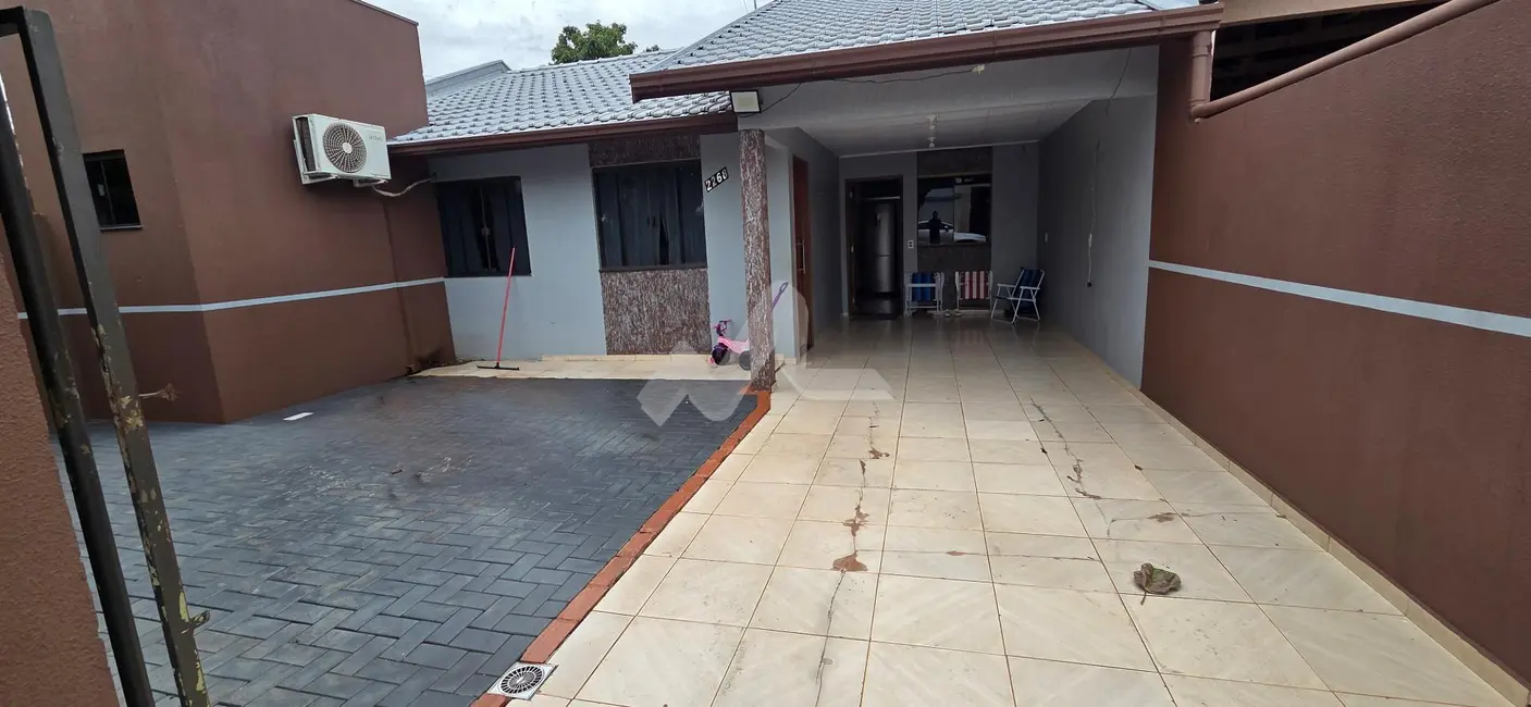 Foto 2 de Casa com 2 quartos à venda, 110m2 em Jardim Coopagro, Toledo - PR