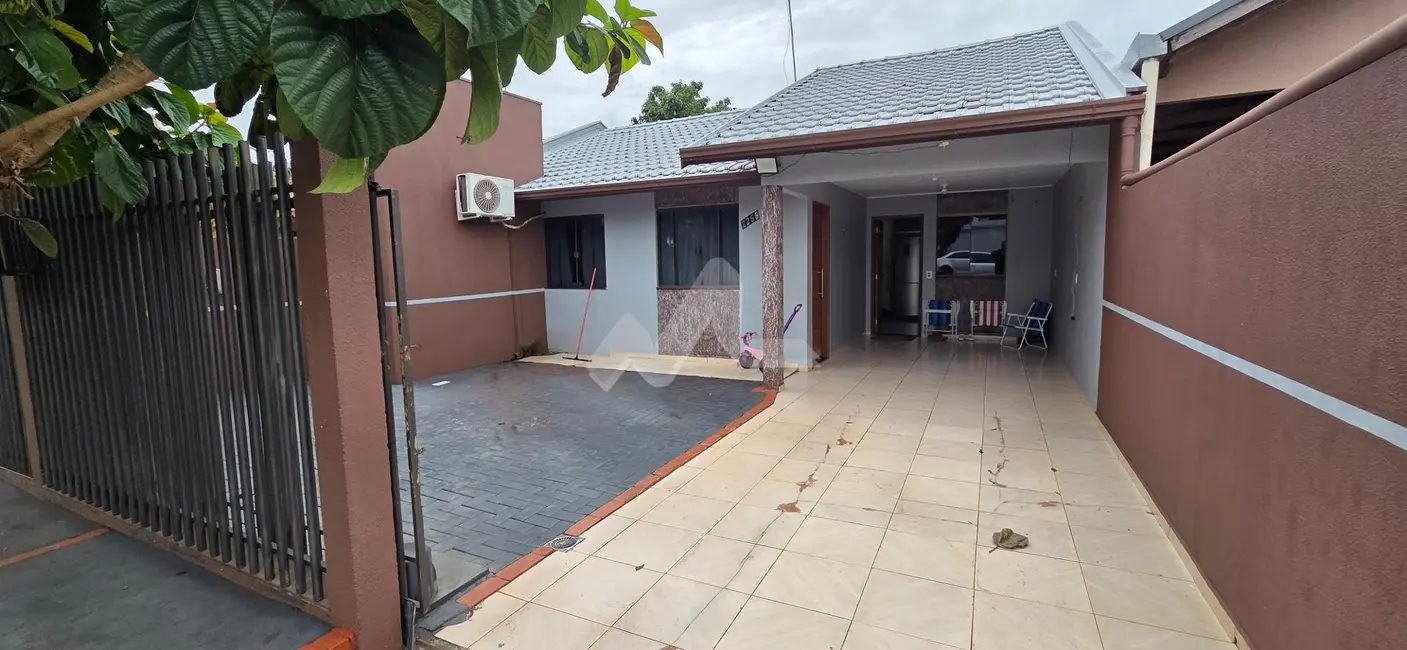Foto 1 de Casa com 2 quartos à venda, 110m2 em Jardim Coopagro, Toledo - PR
