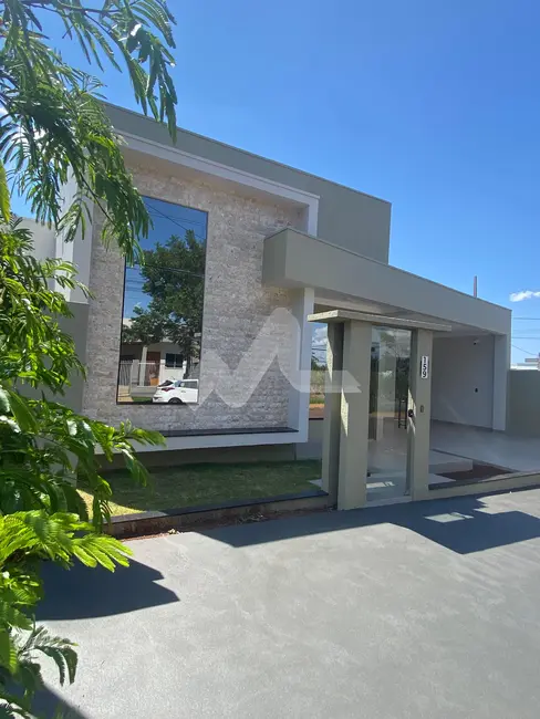 Foto 4 de Casa com 2 quartos à venda, 98m2 em Vila Industrial, Toledo - PR