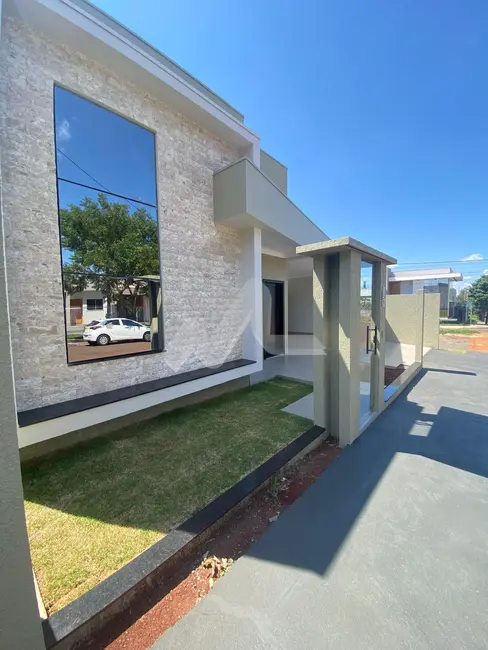 Foto 2 de Casa com 2 quartos à venda, 98m2 em Vila Industrial, Toledo - PR