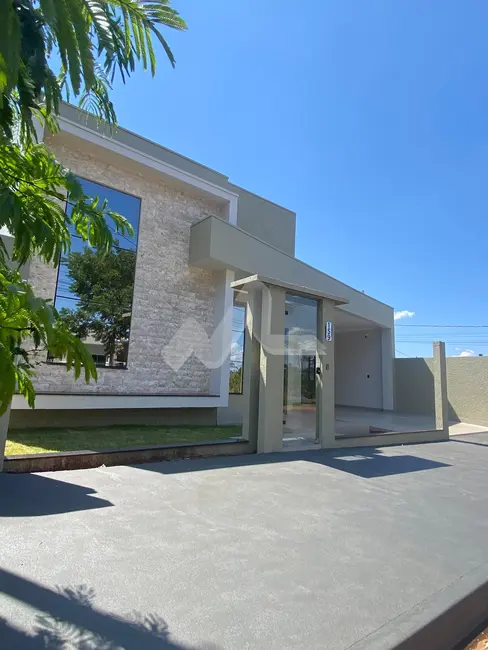 Foto 1 de Casa com 2 quartos à venda, 98m2 em Vila Industrial, Toledo - PR