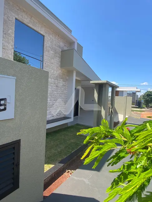 Foto 3 de Casa com 2 quartos à venda, 98m2 em Vila Industrial, Toledo - PR