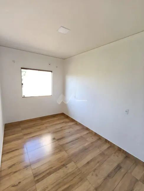 Foto 7 de Casa com 2 quartos para alugar, 40m2 em Cascavel - PR