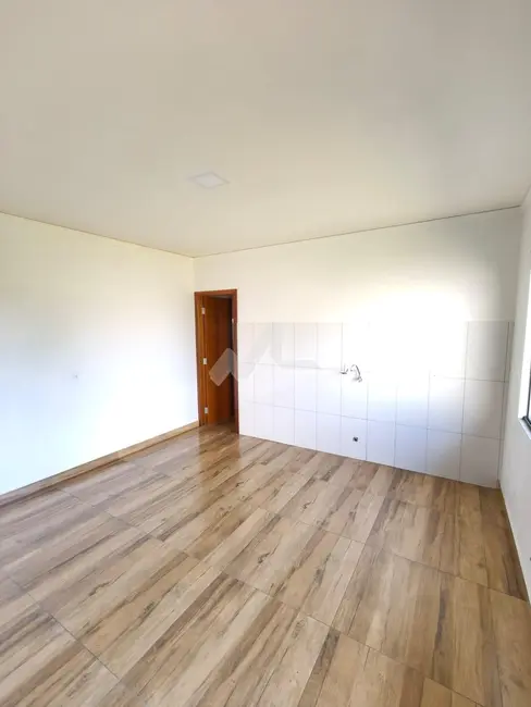Foto 5 de Casa com 2 quartos para alugar, 40m2 em Cascavel - PR