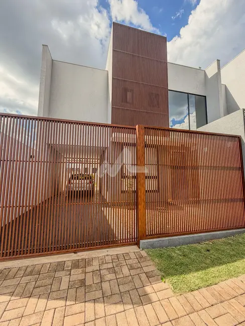 Foto 1 de Sobrado à venda em Vila Becker, Toledo - PR