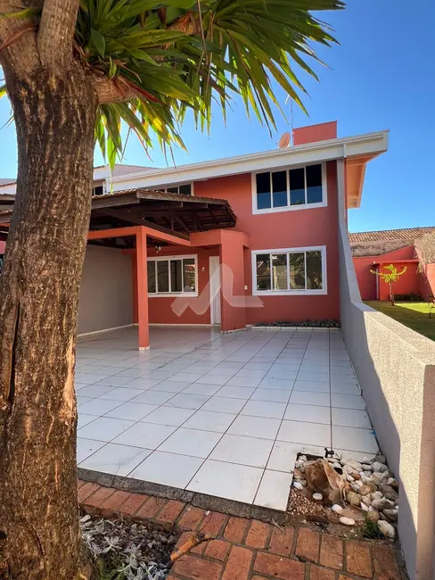 Foto 1 de Sobrado com 2 quartos para alugar, 160m2 em Centro, Toledo - PR