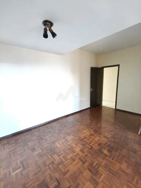 Apartamento com 2 quartos para alugar, 140m2 em Centro, Toledo - PR - imagem 2 Foto 2 de Apartamento com 2 quartos para alugar, 140m2 em Centro, Toledo - PR