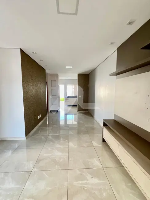 Foto 3 de Casa com 2 quartos à venda, 99m2 em Jardim Gisela, Toledo - PR