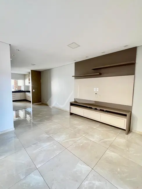 Foto 2 de Casa com 2 quartos à venda, 99m2 em Jardim Gisela, Toledo - PR