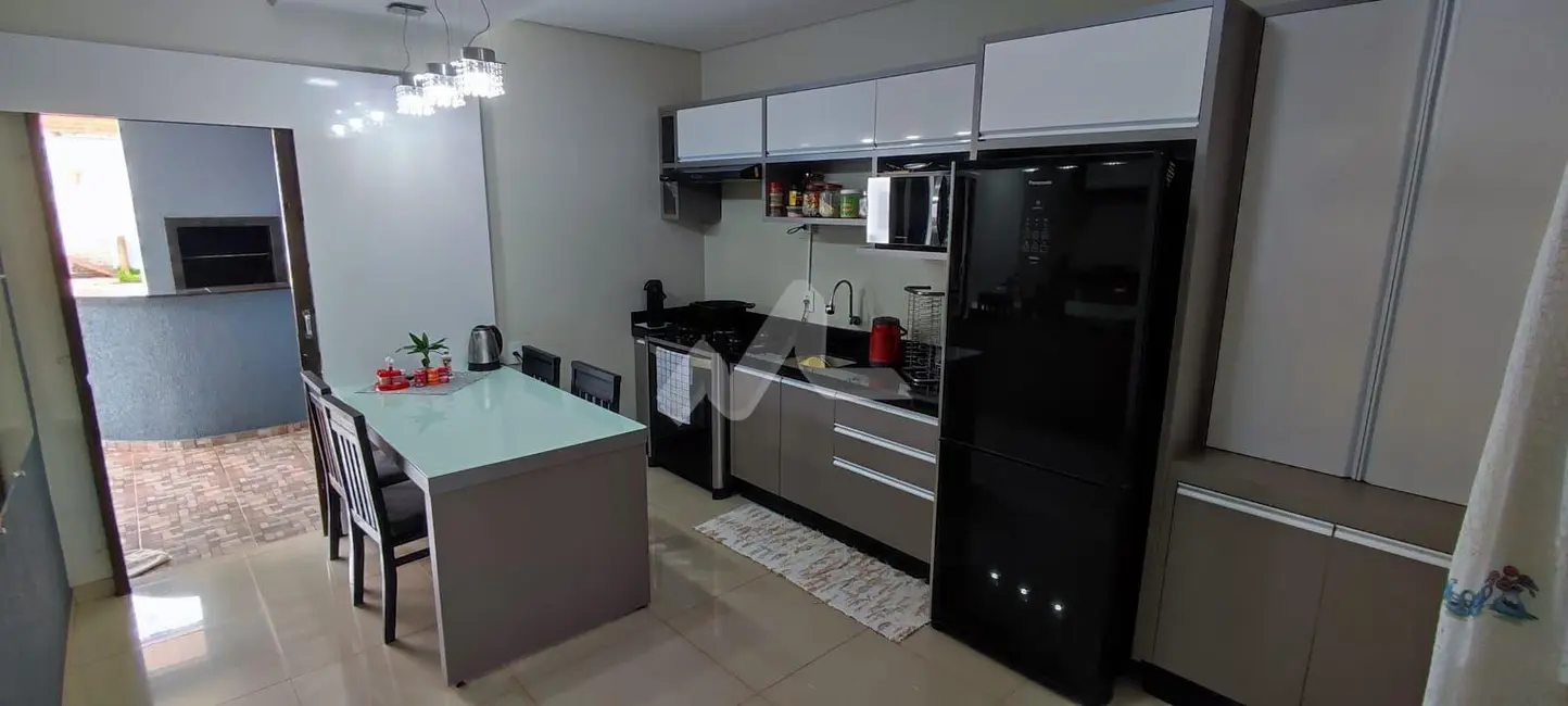 Foto 3 de Casa com 3 quartos à venda e para alugar, 99m2 em Jardim Europa, Toledo - PR