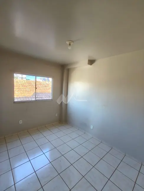 Apartamento com 2 quartos para alugar, 55m2 em Centro, Toledo - PR - imagem 7 Foto 7 de Apartamento com 2 quartos para alugar, 55m2 em Centro, Toledo - PR