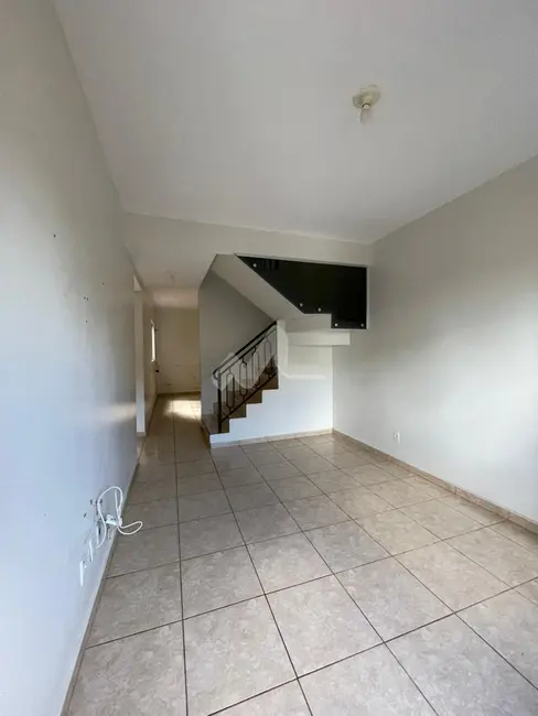 Foto 7 de Sobrado com 2 quartos para alugar, 106m2 em Jardim Gisela, Toledo - PR