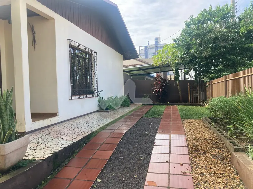Casa com 3 quartos à venda, 141m2 em Centro, Toledo - PR - imagem 1 Foto 1 de Casa com 3 quartos à venda, 141m2 em Centro, Toledo - PR