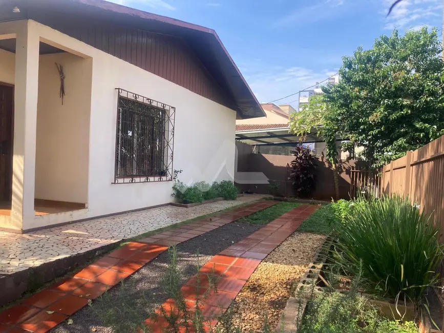 Casa com 3 quartos à venda, 141m2 em Centro, Toledo - PR - imagem 3 Foto 3 de Casa com 3 quartos à venda, 141m2 em Centro, Toledo - PR