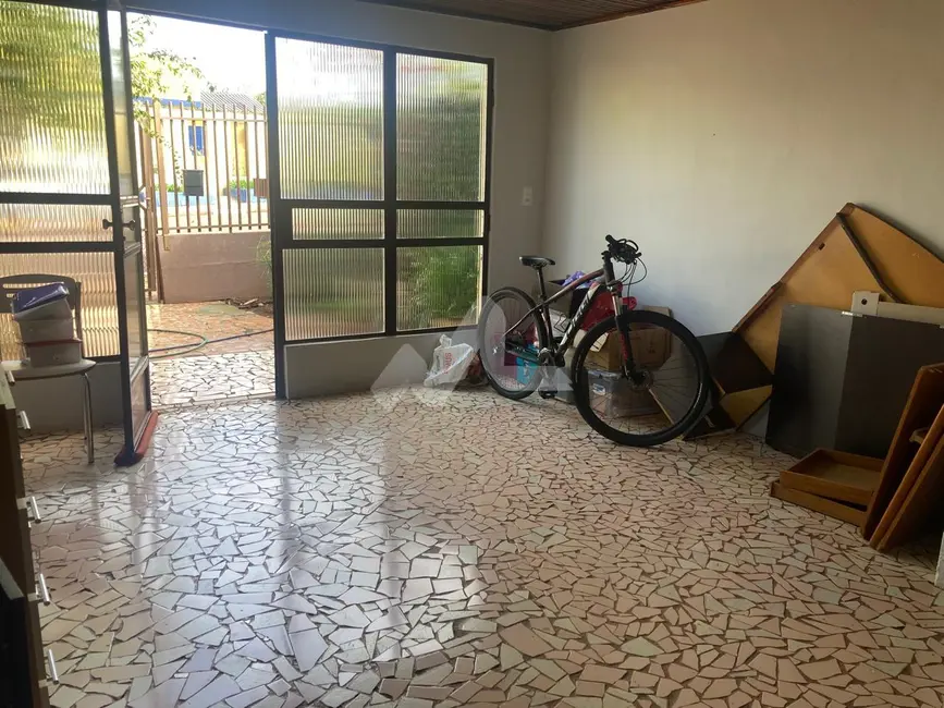 Casa com 3 quartos à venda, 141m2 em Centro, Toledo - PR - imagem 4 Foto 4 de Casa com 3 quartos à venda, 141m2 em Centro, Toledo - PR