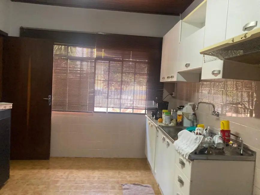 Casa com 3 quartos à venda, 141m2 em Centro, Toledo - PR - imagem 6 Foto 6 de Casa com 3 quartos à venda, 141m2 em Centro, Toledo - PR