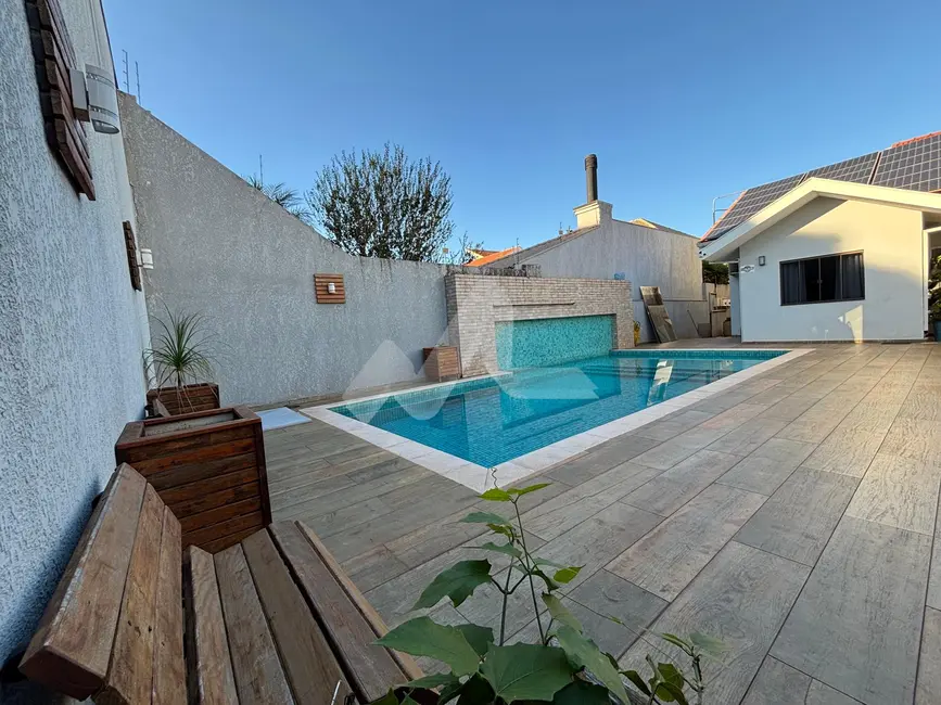 Casa com 3 quartos para alugar, 235m2 em Centro, Toledo - PR - imagem 2 Foto 2 de Casa com 3 quartos para alugar, 235m2 em Centro, Toledo - PR
