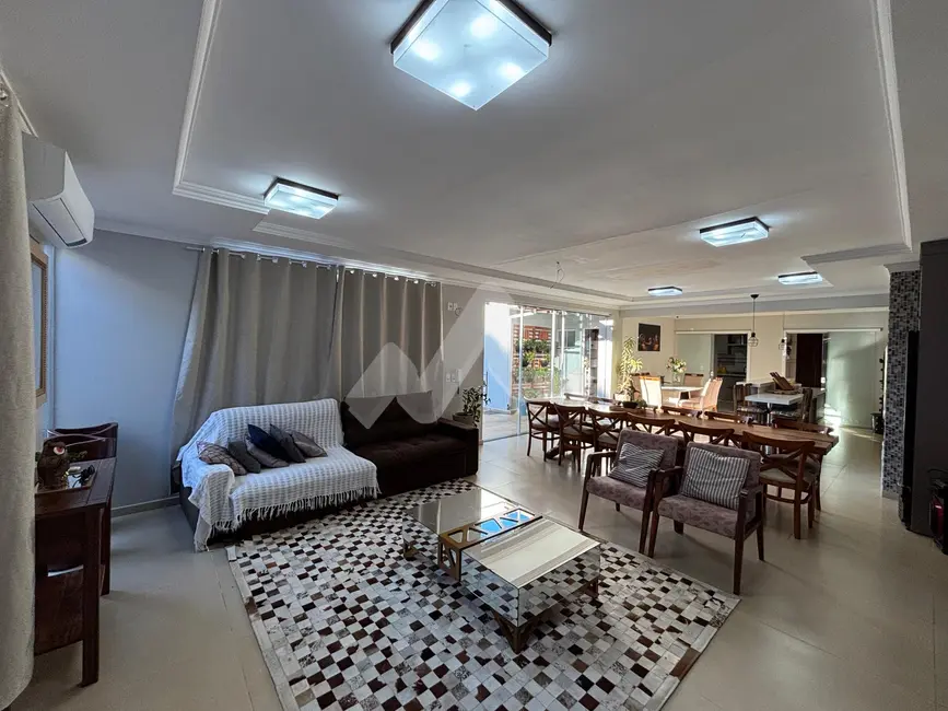 Casa com 3 quartos para alugar, 235m2 em Centro, Toledo - PR - imagem 7 Foto 7 de Casa com 3 quartos para alugar, 235m2 em Centro, Toledo - PR